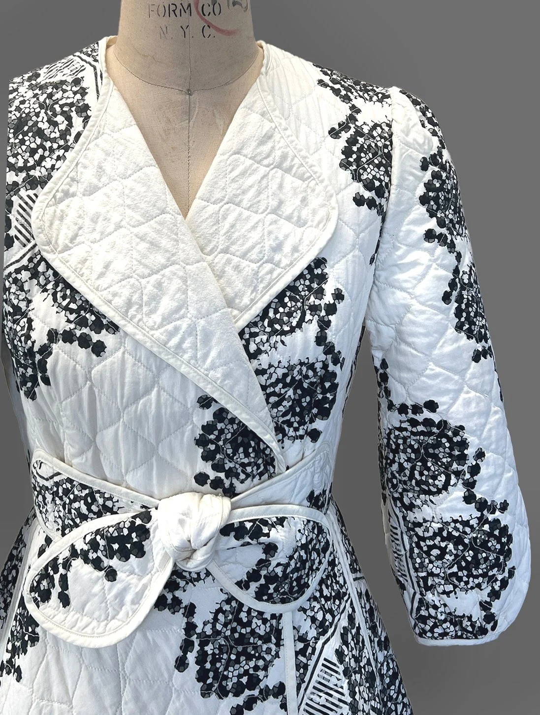 Balloon Sleeve Robe in Lace Medallion